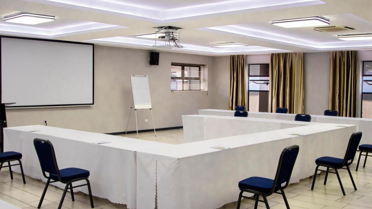 Urban Bliss Hotel Kabwe Экстерьер фото