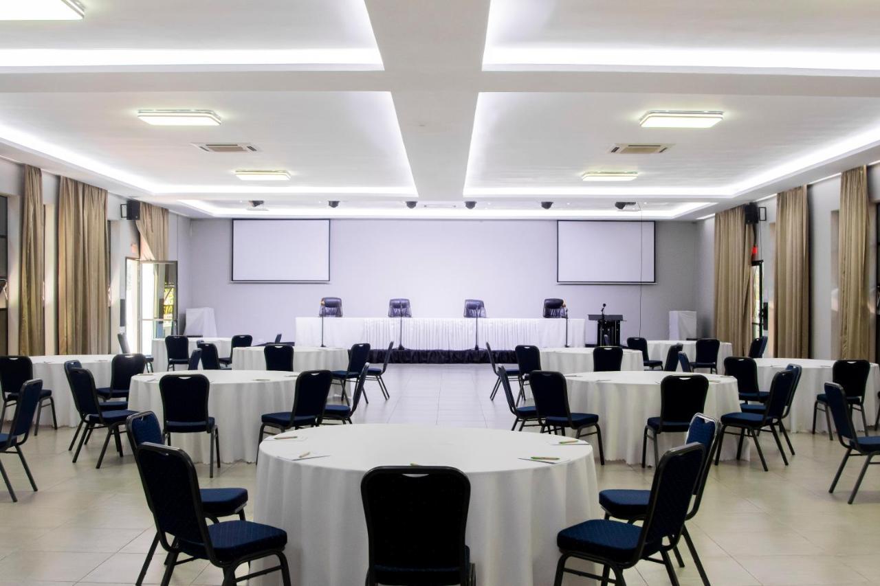 Urban Bliss Hotel Kabwe Экстерьер фото